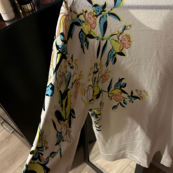 Sweater, EUC, Unbranded Size Large, Super Lightweight Cardigan, Beautiful Colors - Picture 5 of 6